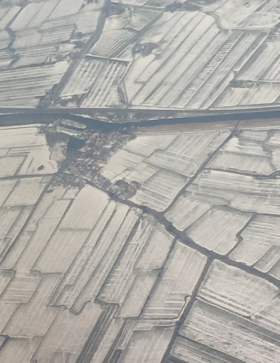 Luchtfoto van De Woude en het omliggende waterlandschap