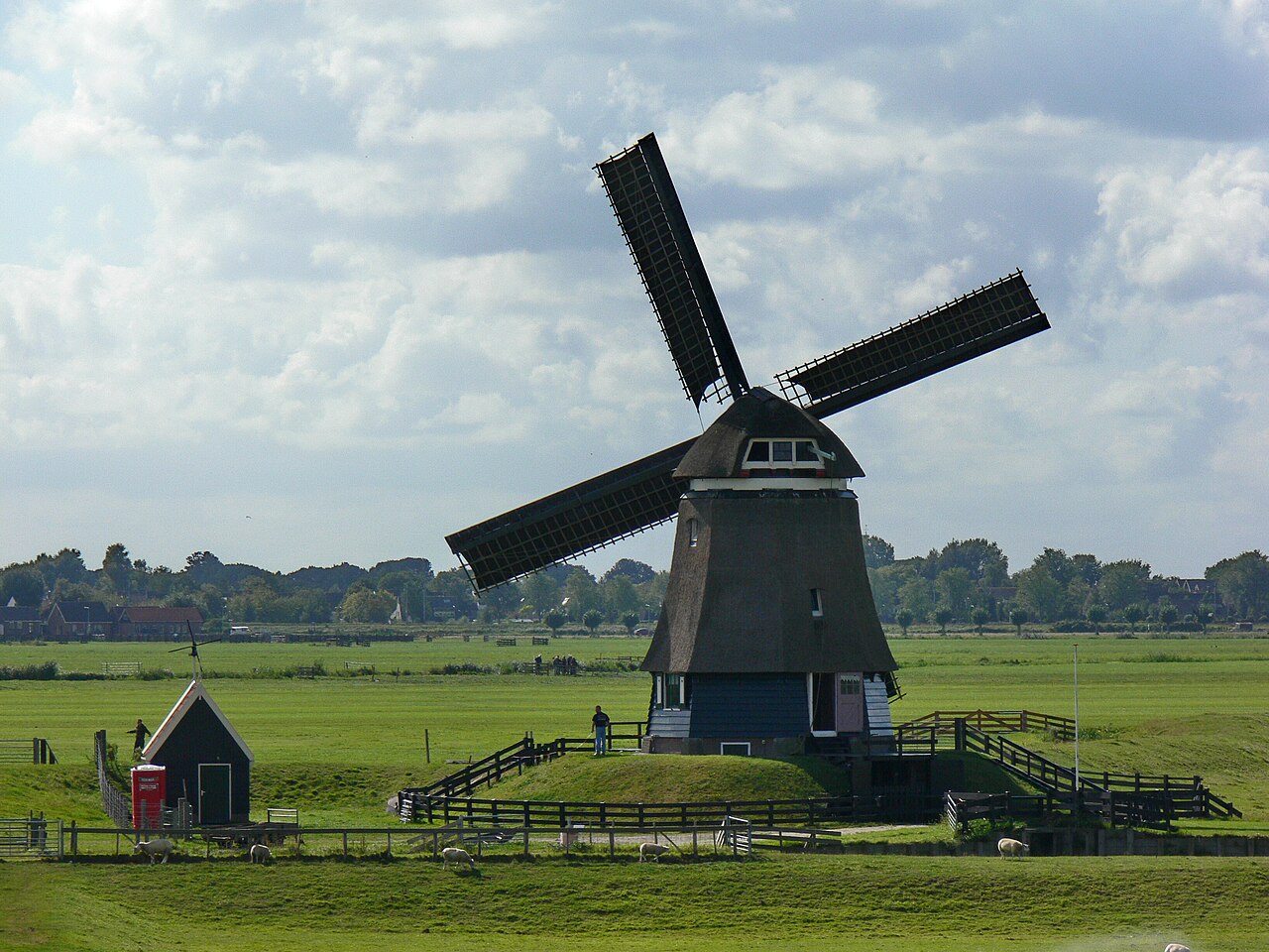 Etersheimer Braakmolen in het open polderlandschap bij Etersheim