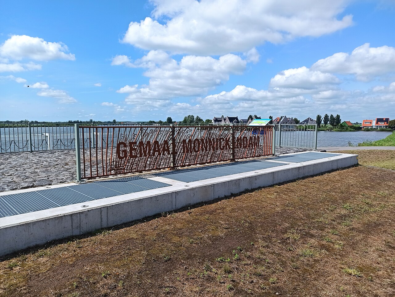 Gemaal Monnickendam bij de Nieuwendam, boven de plek waar resten van een oudere houten sluis zijn gevonden