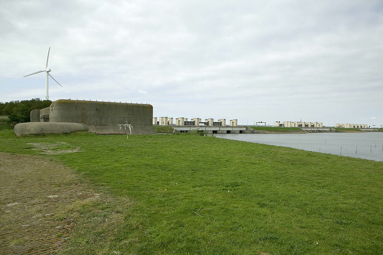 Kazemat bij de Stelling van Den Oever bij de Stevinsluizen