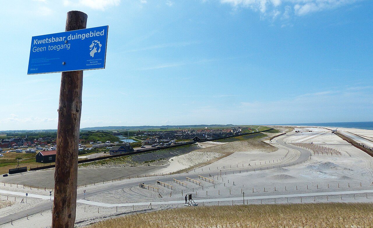 De Hondsbossche Zeewering en de vernieuwde kust bij Petten en Camperduin.