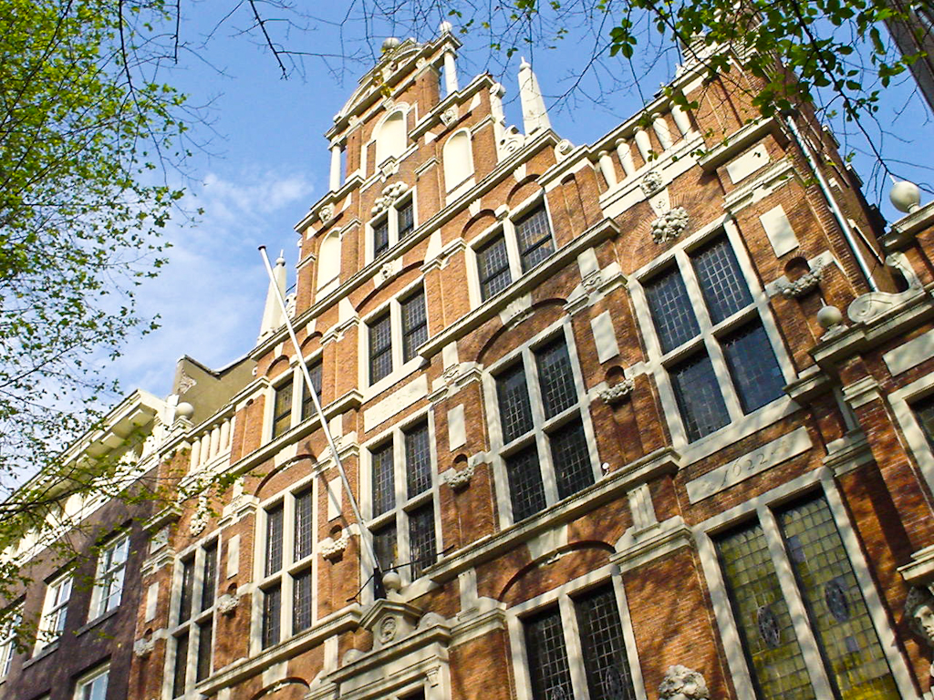 Voorgevel van het Huis met de Hoofden aan de Keizersgracht in Amsterdam.