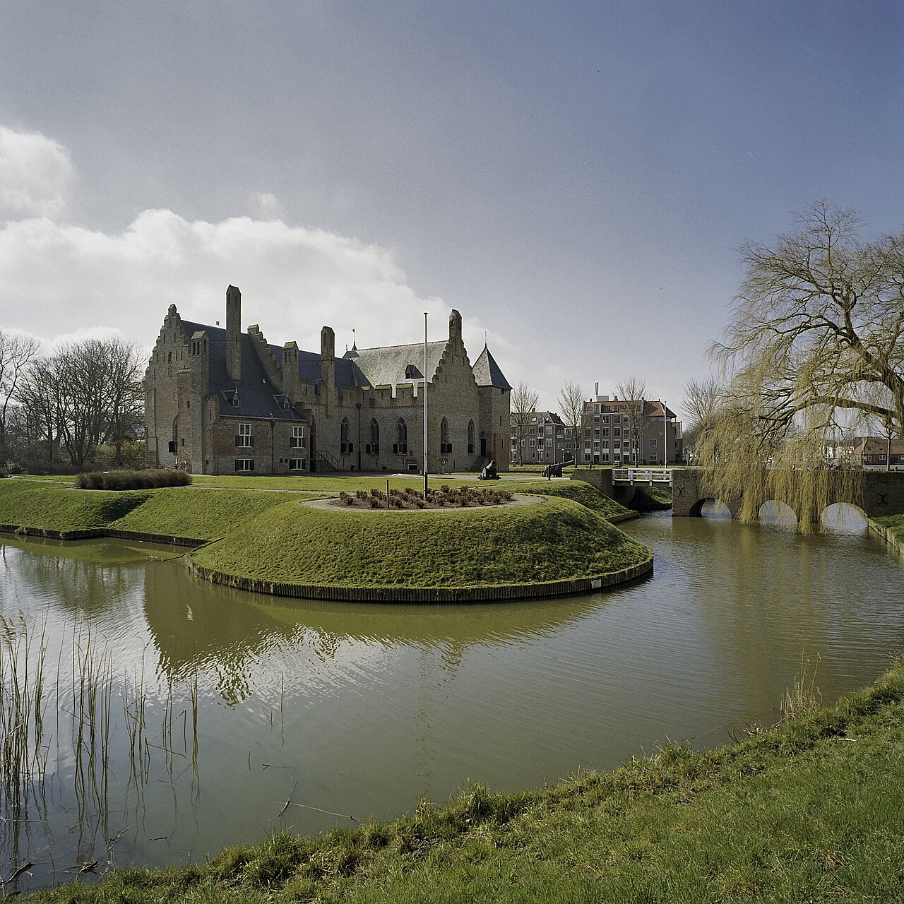 Kasteel Radboud in Medemblik gezien vanaf de slotgracht.