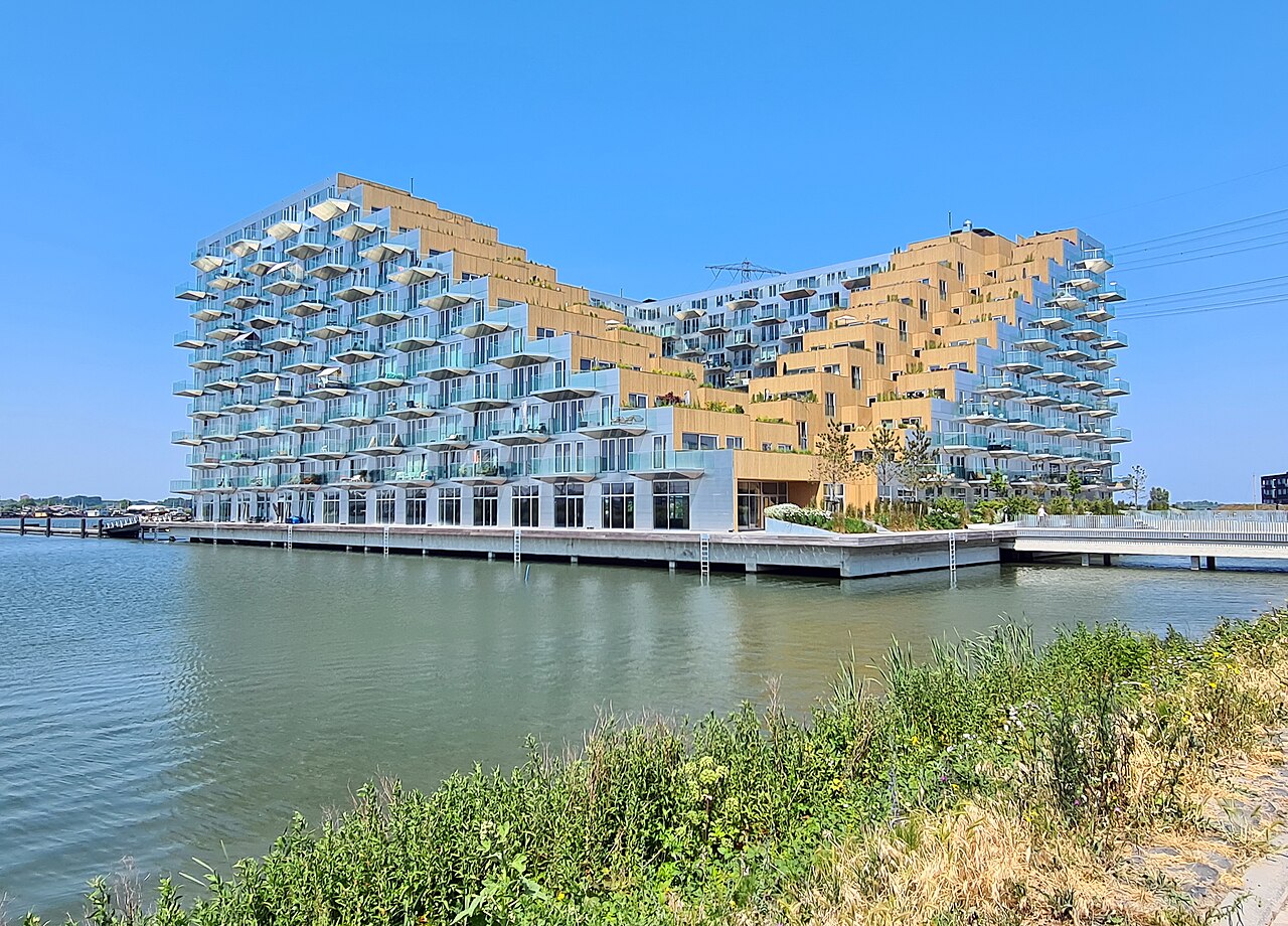 Het Sluishuis aan het IJmeer op IJburg